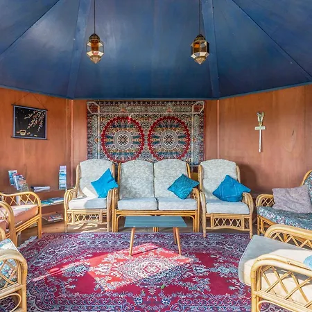 Pigeon Cote - Uk49958 * Pickering