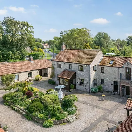 Pigeon Cote - Uk49958